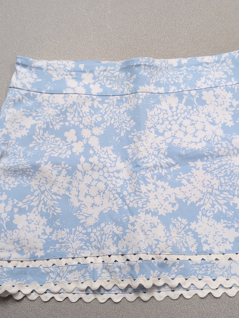 crown & ivy Light Blue and White Floral Mini Skirt with Lace Trim